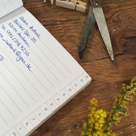 Adressbuch weiß mit Blumen mit flexiblem Register