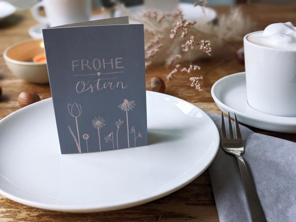 Mini Klappkarten frohe Ostern mit Blumen als Tischkarten auf der Ostertafel oder zum Osterbrunch