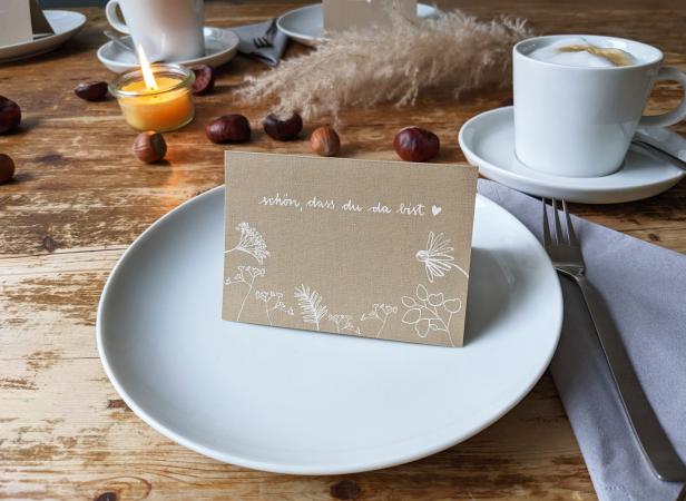Tischkarten Beige Weiß mit Blumen im vintage Design für Hochzeit & Mädchen Taufe