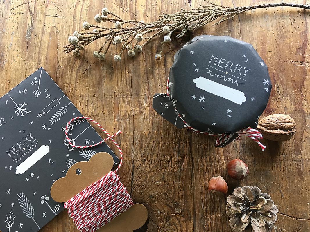 Marmeladendeckchen für Weihnachten & Weihnachtsgeschenke im Handlettering Design Schwarz Weiß